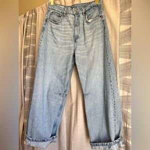 Zara Light Wash Barrel Jeans Size 6/28 High Rise Relaxed Fit